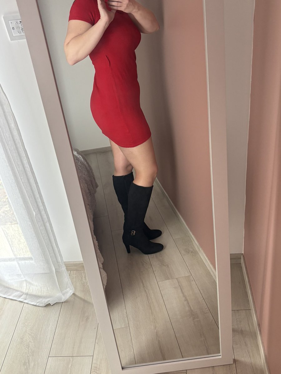 jenny29bzh's tweet photo. Outfit du jour 🔥💋
#brest #talons #outfit #HeelsOfTheDay #highboots #feet #leg #feetphotos #feeteaters #feetaddict #sexylady #feetfetısh #Bretagne https://t.co/BTOKnwMhU6