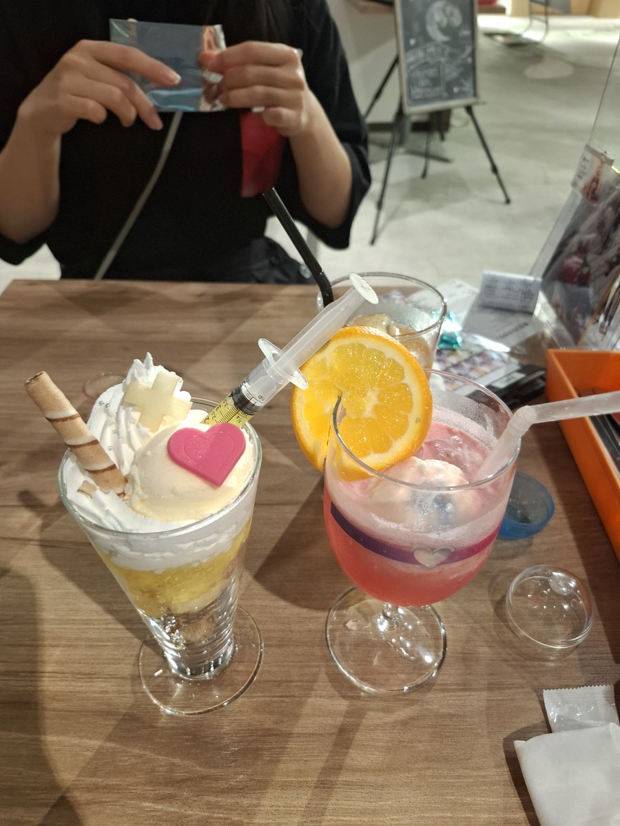 Amiramcompass's tweet photo. #コンパスカフェ
2部にいました！沢山グッズも貰えて今日もハピです！
やはりトマスとGBG推しは希少なのか… https://t.co/FSQsUryM2o