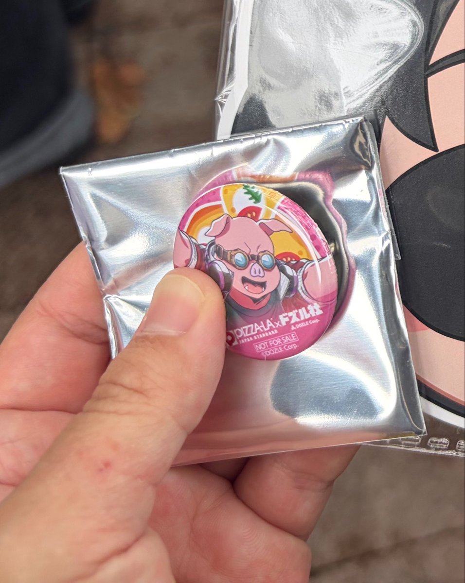 aaaiki_stoharo's tweet photo. 【交換】 ドズル社 ぶっとびな祭 かき氷 お面
ピザーラ PIZZA-LA 缶バッジ 中華そば ステッカー
 
譲)缶バッジ:🐷さん
ステッカー:🦍さん

求)缶バッジ:🍌さんor 300円
ステッカー:☃️さんor 300円

現地におります。どなたかいらっしゃいましたらお声がけ よろしくお願いいたします。 https://t.co/00a5mm153i