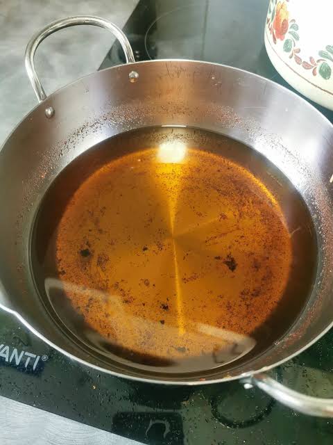 DedayoRoots's tweet photo. Your liver has been quietly forgiving you for years. That mercy is running out.

It doesn't complain. It doesn't warn you with pain. It just keeps absorbing the damage; until one day a lab result tells you what it's been trying to say all along.

Nigerian LIVER's worst foods🧵👇 https://t.co/1JDc4bmxLu