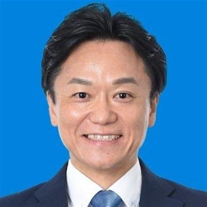 sanfuku3's tweet photo. この方普通の人じゃない。めちゃめちゃ優秀😱

森けんさんといえば、
あの福大大濠 の野球部で厳しい練習と謎のかわいがりを受けても耐えきり、強いメンタルを獲得。
しかも自身が2年生の時に、
同級生（福大大濠の現監督　八木啓伸氏）と共に謎のかわいがりでは本当に強い選手も辞めていくと、
全て廃止させる👏👏👏

しかもしかも、この森健太郎氏
学校の成績全てオール５であった😱🙌
それも厳しい野球の練習を続けながら（朝6時から途中授業を受け夜11時まで）
ひぃぃぃ🫨
文武両道　地頭がいい　メンタルが強くそれでいて天然なところも。大学進学は天然が炸裂し、いろいろありながらも福岡大学を選ぶ。

しかし就職する年が、
もっとも苦しかったと言われている2000年氷河期世代
森けん氏も100社を受けるも2社だけ受かる。
『2000年就職』
調べると→民間の求人は求人倍率1未満、公務員も採用を減らしたそうだ😖

受かった企業がIT企業であったため
ITエンジニアスタート🔥
東京に上京、約1年でシステムが作れるようになる。
そこから優秀なエンジニアとして｟モバゲー｠のDeNAから→→タクシーアプリGOの開発責任者までになる🙌

そして日本保守党　政治の世界へ😤

本当に今回のニュース嬉しいです。
全ては地方から。どんどん良くなる事を願います。
他県からですが応援してます😊

【独自】福岡市長選に日本保守党が新人擁立 https://t.co/7BPDJZnym6
