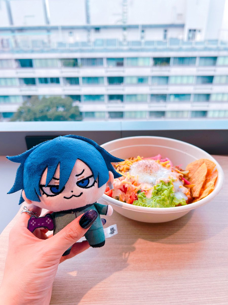 _k_u12012's tweet photo. ハラカド！今日は爪が紫なのでお供は1主です💜 https://t.co/5qO9qe1x3t