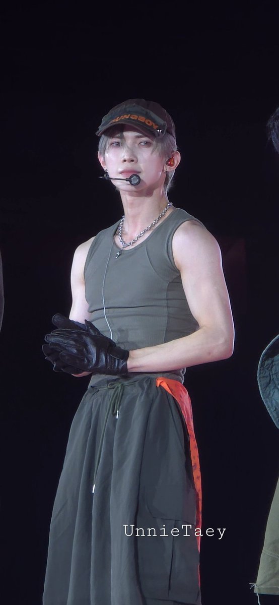 sweetorenjii_'s tweet photo. Liat deh @kqent visual semantep ini masa di gatekeep?? Pamerin dong 

#yeosangdeservesbetter https://t.co/Swj99LJgDz