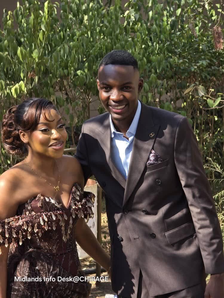 NNyashaYessur's tweet photo. One piece of advice to u bro is keep your wife away from those Zanu Pf elites otherwise mukadzi anodyiwa, vakomana vacho ukaita zvekupusa vanokudyira munhu wako. Bvunza Holy Ten anokuudza

MAZANO MARAIRANWA 

Congratulations 🎊 
@CMukungunugwa https://t.co/TqWuySrVqJ