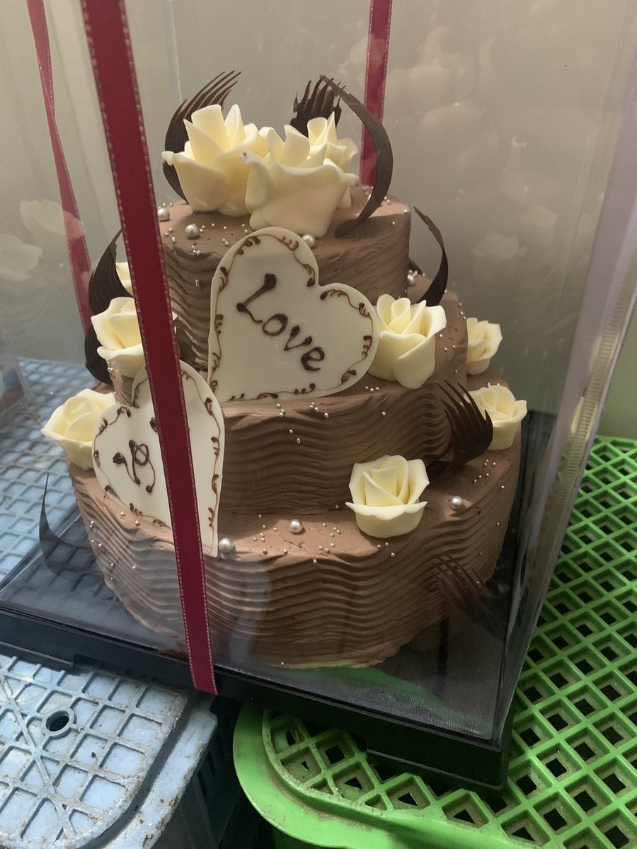 yoonilabo's tweet photo. ここ最近ずーっとポストしてなかったなぁ。
これは一瞬ゆにのお祝いケーキに見えちゃうお父さんの推しのバースデーケーキです。
ここ1ヶ月なんやかんやでお父さんがケーキ屋さんに何度も運んでいたのでおこぼれケーキいっぱい食べれて嬉しかったなぁ(◍ ´꒳` ◍) https://t.co/iIIWlOu7I4