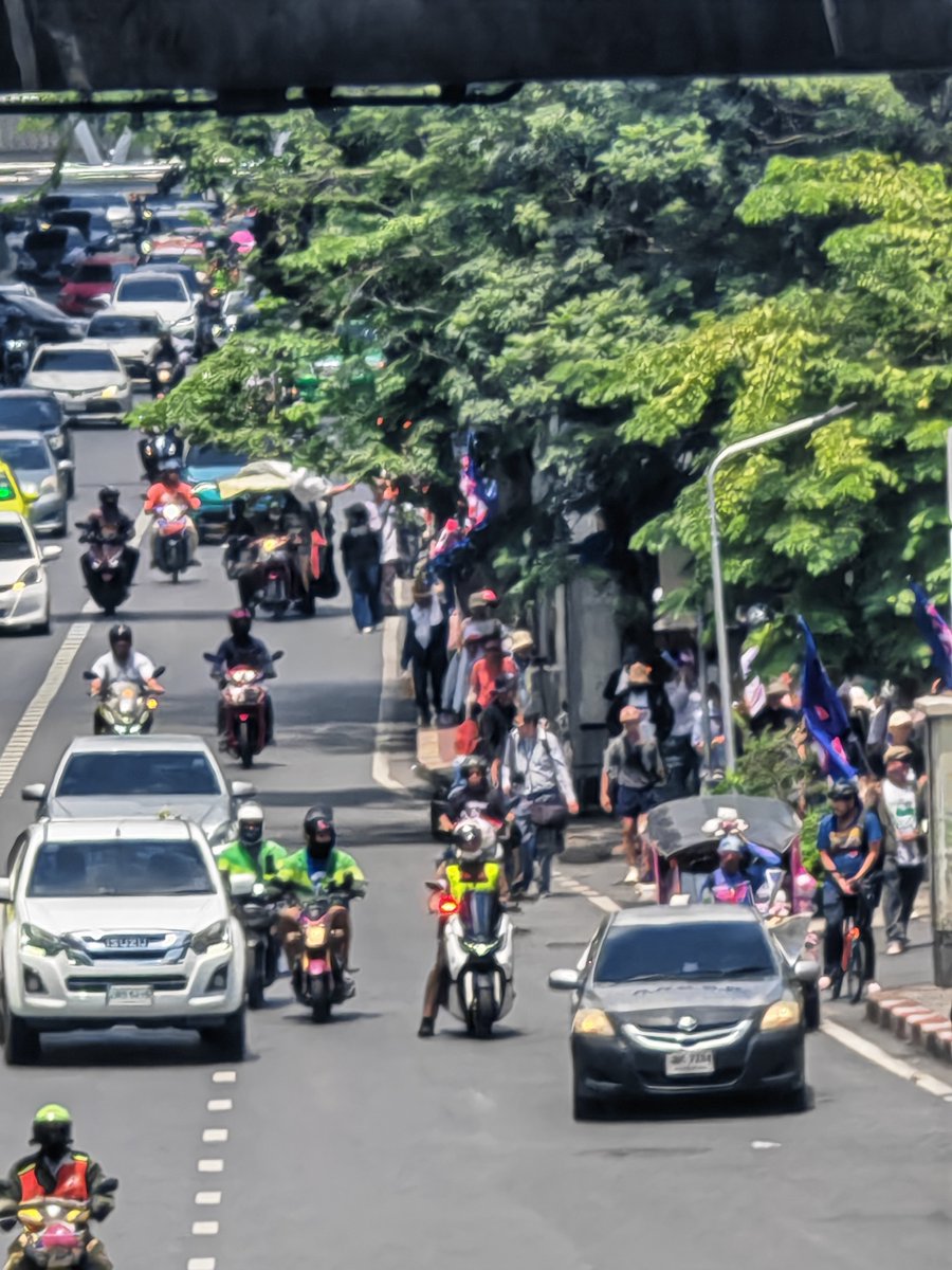 badara28's tweet photo. #สั่งฟ้องสว #สั่งฟ้อง229
ใครยังลังเลมารวมพลังกันพี่น้องลุงป้าน้าอา มารวมพลังต่อสู้กับความอยุ���ิธรรมในสังคมไทย https://t.co/sK5LbCwRFU