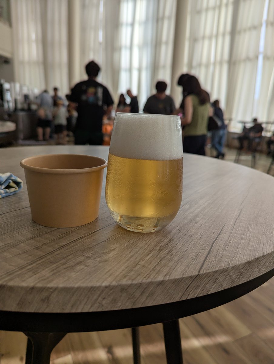 hurricane_Mk1's tweet photo. ラウンジで飲み放題4杯目なう。 https://t.co/ays2JLKepI