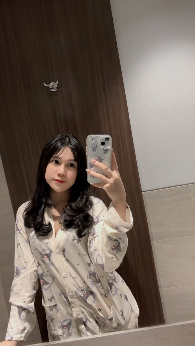 frischareal28's tweet photo. Kata orang yang pernah order vidioku
Muka imut,titid mengejutkan🤣😂 
mereka kaget karena titid ku ga sesuai dengan muka ku😭✌🏻 https://t.co/BApJkgNcnG