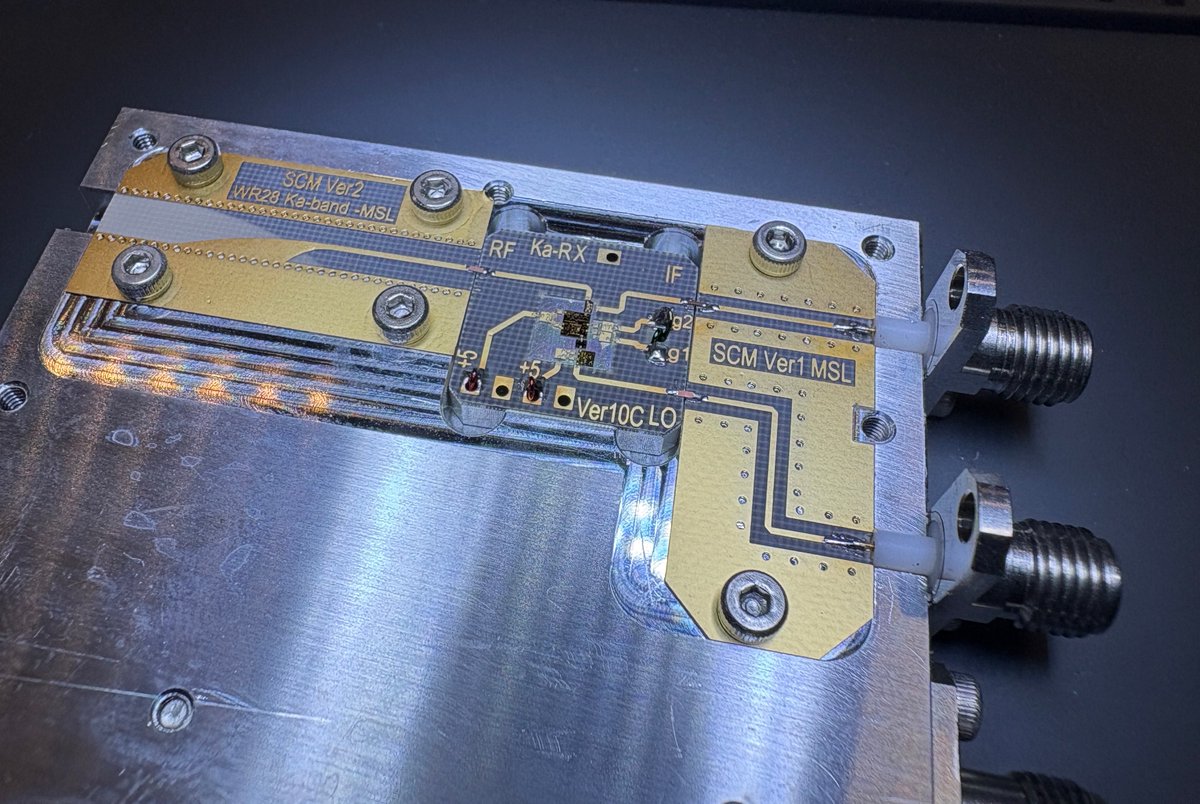 kuwahara82's tweet photo. 四年前に作ったKa-band四逓倍ヘテロダイン受信機が電源とLO繋ぎ間違えで壊れたらしくワイの元に帰ってきたので修理。LOは二逓倍MMICに繋がってんだけど、内部Cでカップリングされてるから数ボルトで壊れんのかね？？耐電圧記載ないんだよな。まぁ新作するのが早えか。 https://t.co/yREQkrF96A