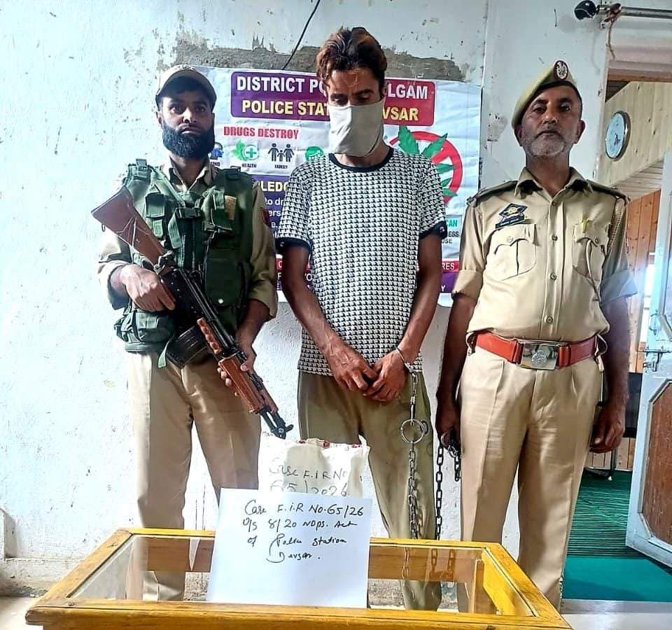 policekulgam's tweet photo. #WarOnDrugContinues
Kulgam police arrested another drug peddler #Rouf Rashid Dar R/O Gund, Tankipora &amp; recovered 746 gram of #Charas-like contraband was recovered. Case registered at PS #Devsar &amp; investigation initiated. @JmuKmrPolice @KashmirPolice @DigSkr @AnayatAliIPS https://t.co/AK4ItBmy5W
