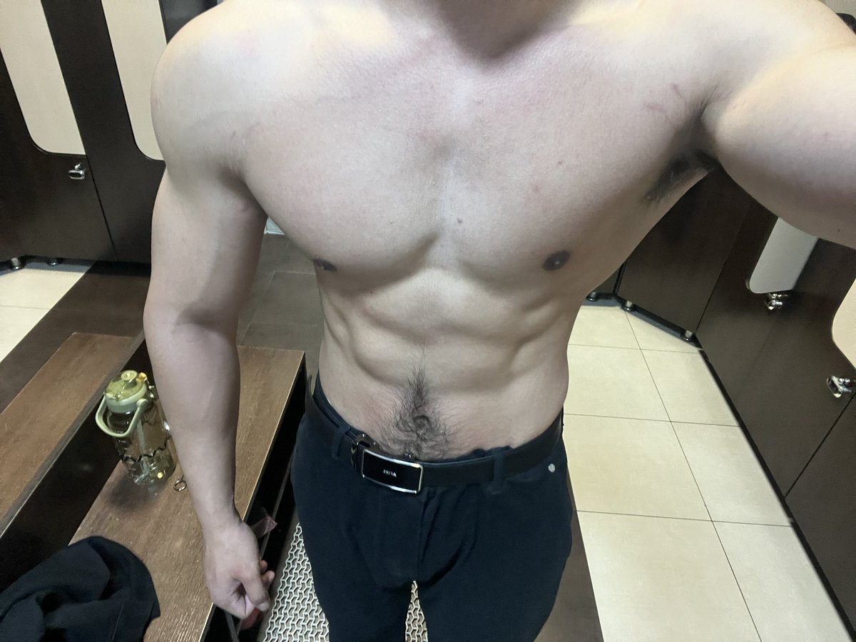 gh80145315's tweet photo. 来条变态母狗 #男大 #健身 #强奸 #调教 #母狗 #青筋 #高壮 https://t.co/SlNmGamcDz