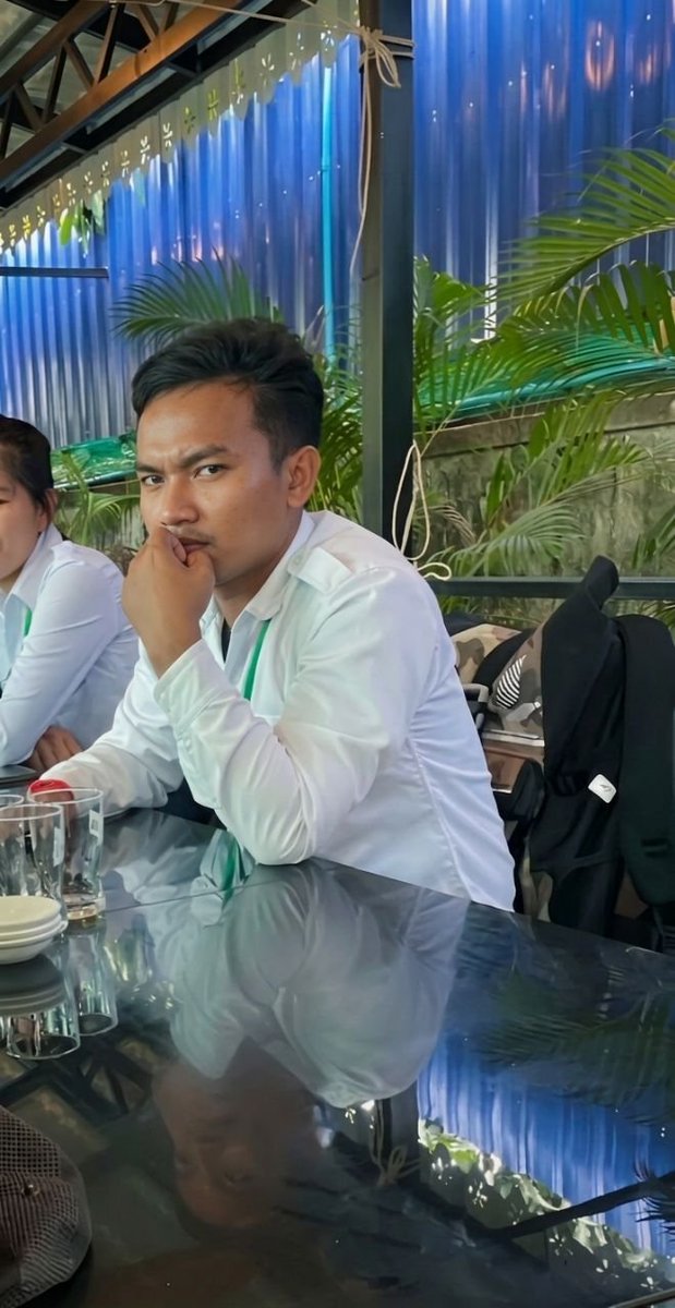 dachhai13's tweet photo. ពេលឯងមានលុយមិនបបួលហូបអីទេ ពេលឯងដាច់លុយបបួលហូបអីជុំគ្នា ណាមិនខឹង https://t.co/5jhh0ls2Ji