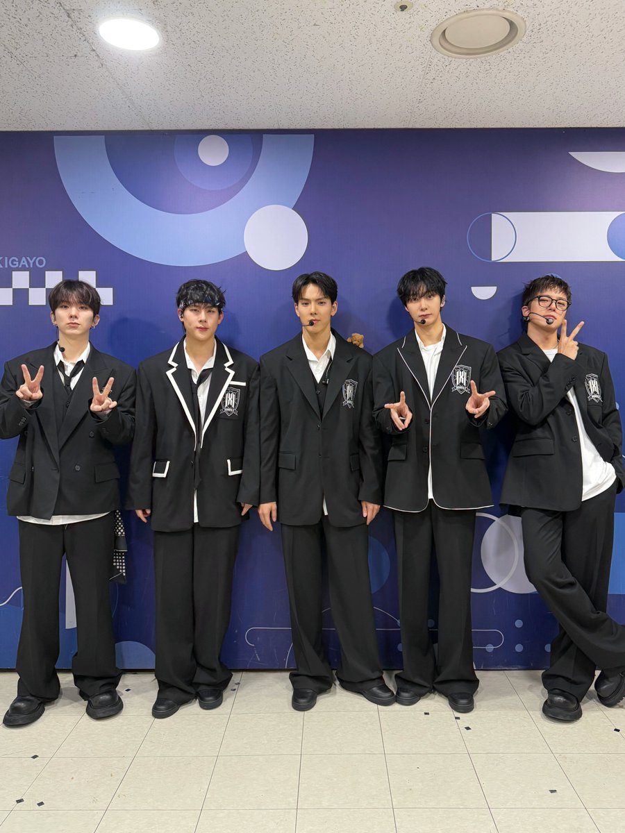 OfficialMONSTAX's tweet photo. [📸]
260913 SBS #인기가요

#MONSTAX #몬스타엑스
#ThePhase #MAGIC https://t.co/27VP8YSwaP