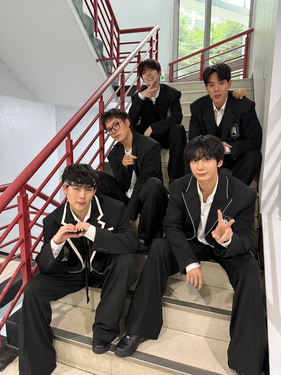 OfficialMONSTAX's tweet photo. [📸]
260913 SBS #인기가요

#MONSTAX #몬스타엑스
#ThePhase #MAGIC https://t.co/27VP8YSwaP