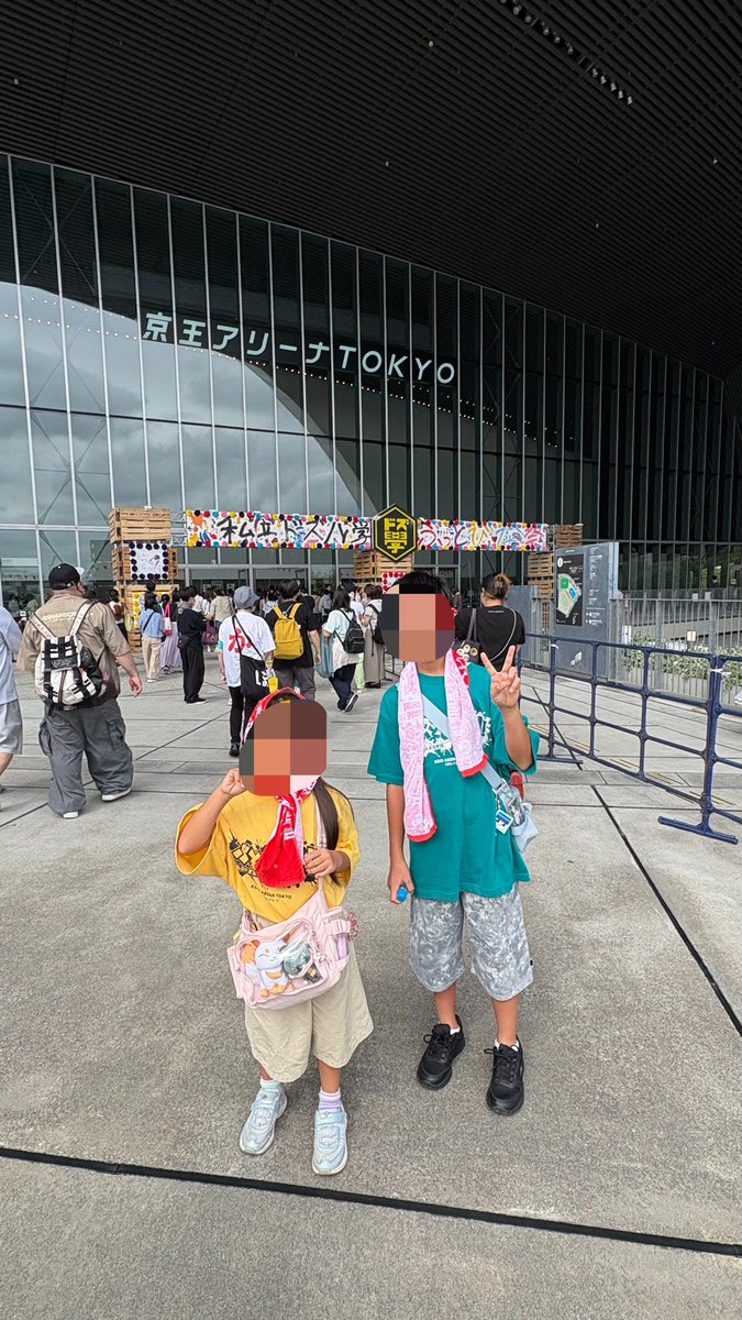 hr25wm's tweet photo. 昨日はお疲れ様でしたー！
人生初の大きなライブ参加だったけれど、本当に楽しかった😭
グッズのお取り引きしてくださった方も、本当にありがとうございました🙇‍♀️
今日も引き続き、現地に行く皆様楽しんでください！！

#ぶっとびな祭 https://t.co/KP7u6G9VPA