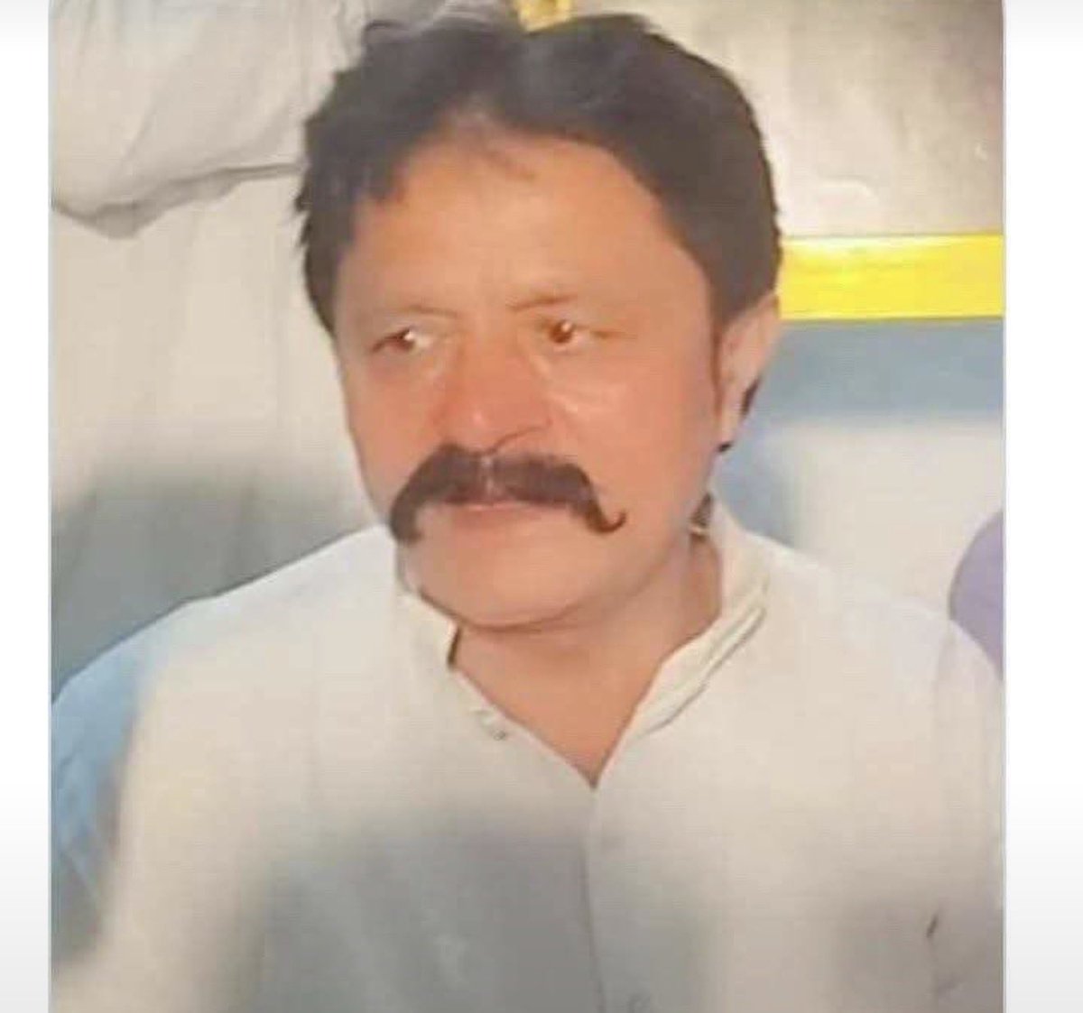 alizaihere's tweet photo. انا للہ وانا الیہ راجعون
لاہور میں میلاد النبی کے دن پولیس نے زبیر خان نیازی کے گھر نیاز بانٹنے کے اہتمام پر دھاوا بولا اور PTI کا کارکن اشتیاق اُبلتے کڑائے میں جا گرا آج زخموں کی تاب نا لاتے ہوئے خالق حقیقی سے جا ملا ! لاہور پولیس نے ایک اور ظلے شاہ مار دیا یہ مریم زادے ہیں https://t.co/R7e9RdA5ah