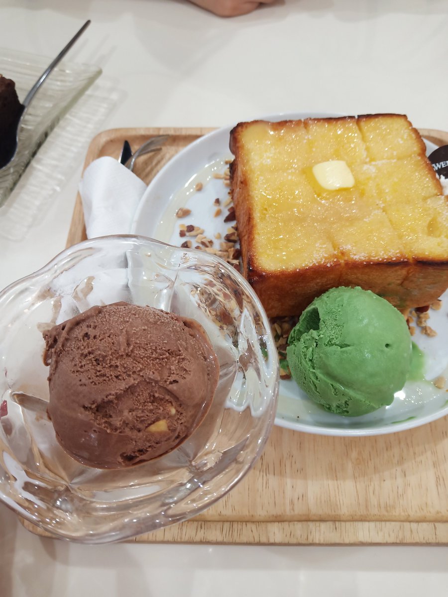 pooitxj's tweet photo. ช่วงนี้ติดขนมหวานจ้า😋 https://t.co/FLtxTai36j