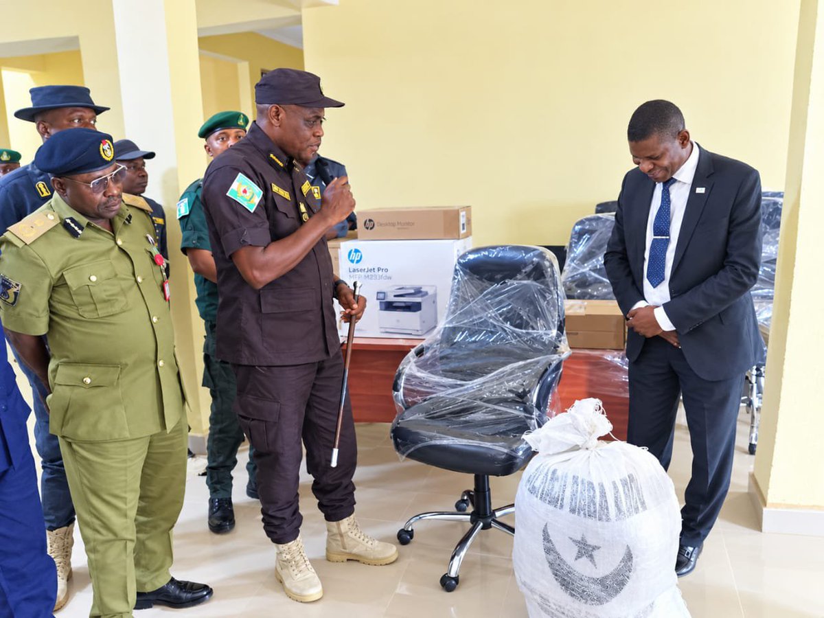 CorrectionsNg's tweet photo. CBN GOMBE BRANCH DONATES OFFICE EQUIPMENT TO NIGERIAN CORRECTIONAL SERVICE, GOMBE STATE COMMAND UNDER CSR INITIATIVE. For more details please click on the link below:https://t.co/uuiV6s0Q3M https://t.co/i79deWfwl7