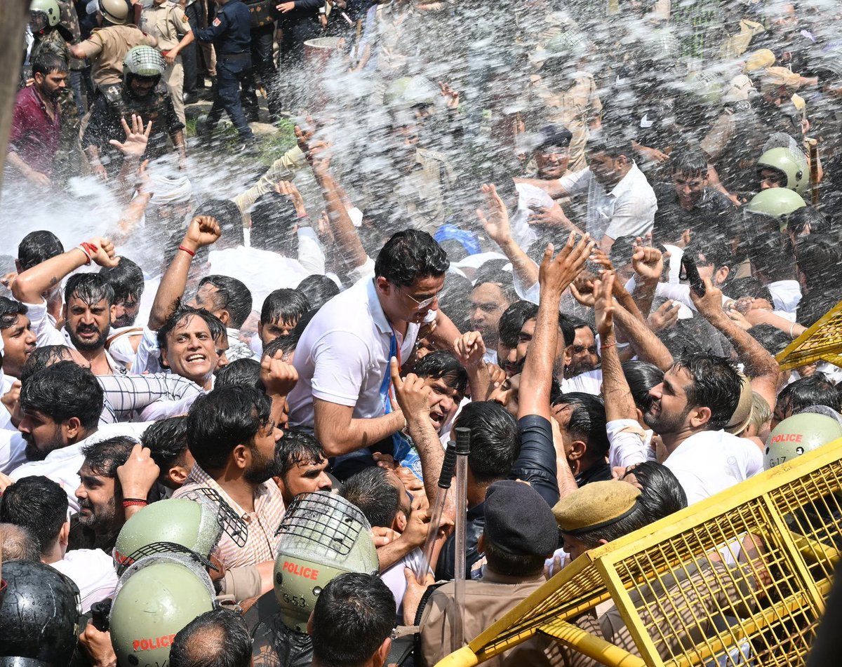 NareshChechiINC's tweet photo. @SachinPilot 15 सितंबर को पंजाब कांग्रेस नेताओं के साथ चंडीगढ़ में AAP मंत्री हरपाल चीमा के घर तक मार्च करेंगे। कांग्रेस चाहती है कि मंत्री को हटाया जाए और निष्पक्ष जांच हो I
#SachinPilot #PunjabCongress #Chandigarh #JanAakroshMarch #Punjab #JusticeForGulzar #NareshChechiINC https://t.co/8n497NvG3i