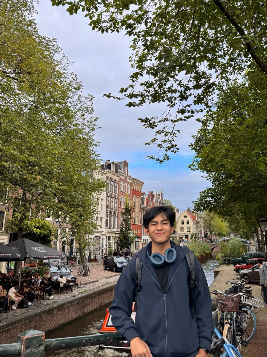 zakien6's tweet photo. untung dulu ngetweetnya ga setengah-setengah, hello from EUROPE!! 🇪🇺🇨🇿🇳🇱 (belum nyampe ceko.. still can’t believe semester 7 disini BENERAN) https://t.co/HABTGwL6AV