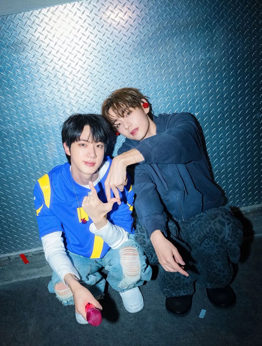 btschartsxdaily's tweet photo. JIN AND TAEHYUNG 💜 https://t.co/aQf2qlDRyZ