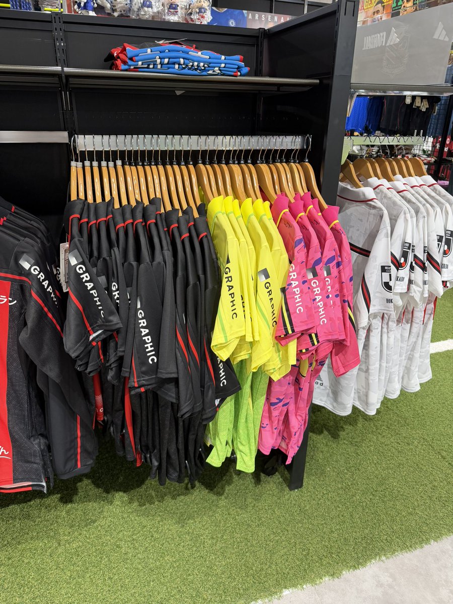 dosahiroki's tweet photo. スポーツデポ　フラッグシップストア月寒店には、し��かりとキーパーも。🟥⬛️🦉⚽️ https://t.co/JUnG5zBq6v