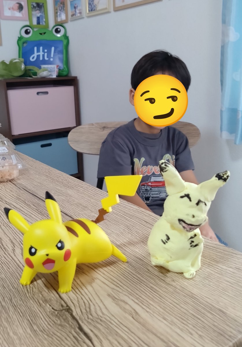 Aristonite04's tweet photo. 息子が粘土でピカチュウを作ったらしい。
どう見てもミミッキュｗ
しかも隣にちゃんとピカチュウがいるから、比較すると余計にミミッキュ🤣

※本人は100％ピカチュウだと思っています🤣 https://t.co/AYZAVgZFv4