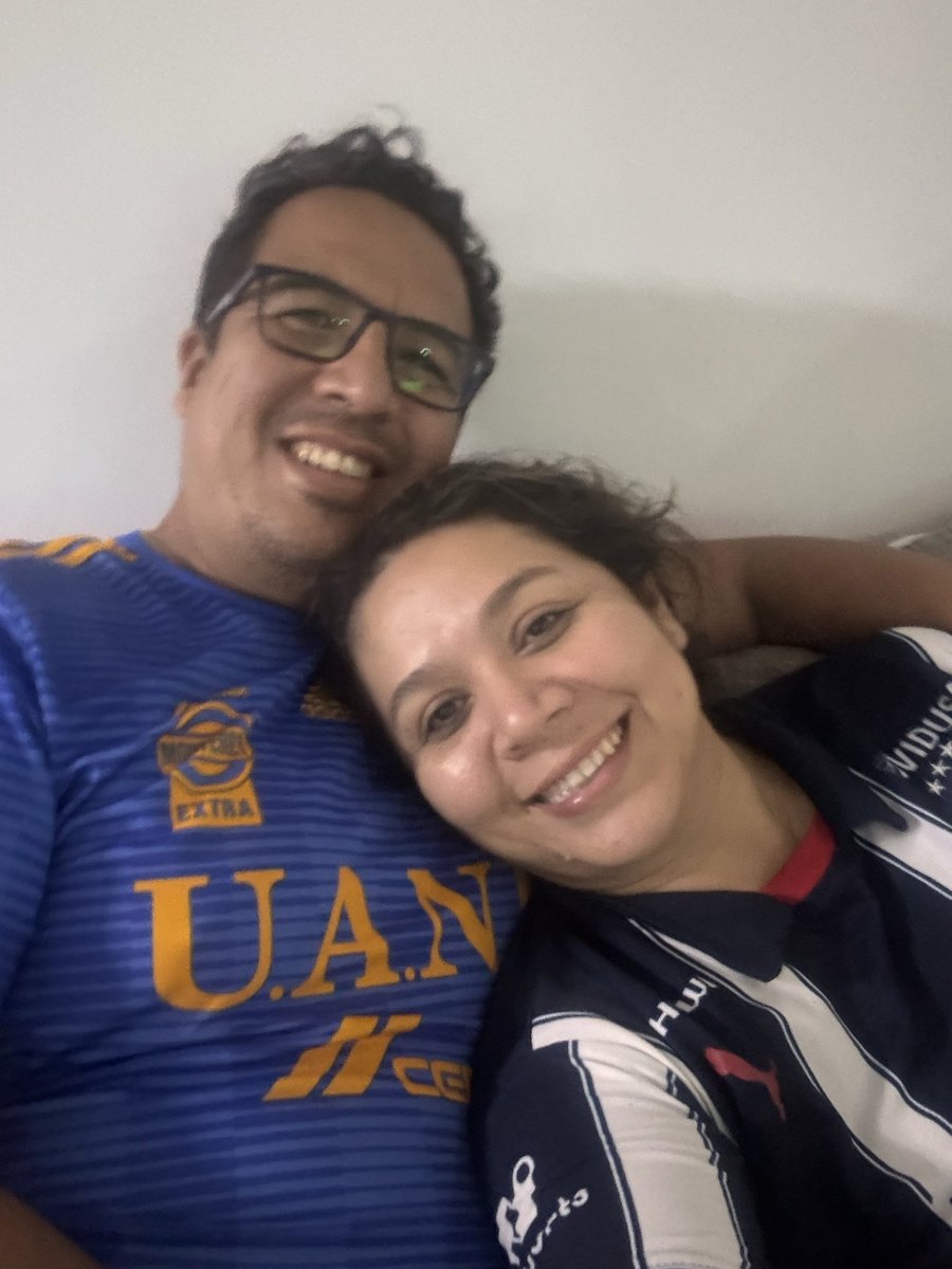 adrixmoreno84's tweet photo. #megafutbol  celebrando mi cumpleaños de  una manera. Clásica. Entre un rayado y un tigre !!! https://t.co/OeiduvMqRk