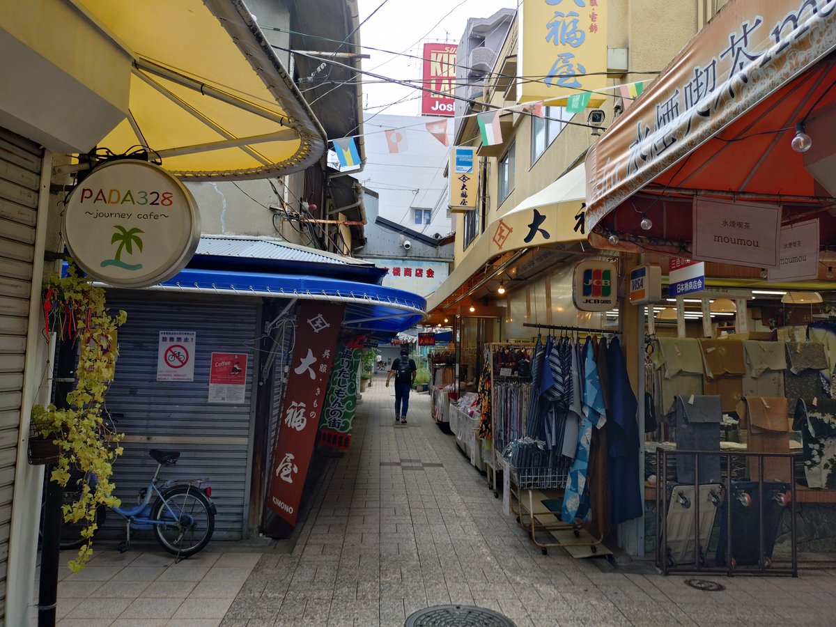 omk_hatena's tweet photo. おはようございます。
本日のポンバシは晴れてますよー。
ちょっと蒸し暑い💦 https://t.co/9ek43YOaU1