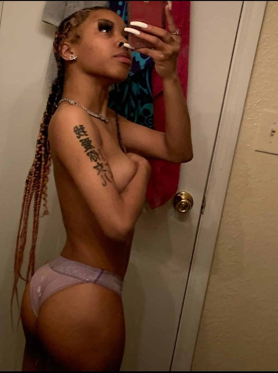 frmej98's tweet photo. Anybody looking for a private little meetup tonight? 🥵 hmu...don't Dm if you ain't serious ...hate time wasters #chicago #snowbunny #chimeras  #chicagomeets #chicago #Illinois https://t.co/wr1T53mPEd