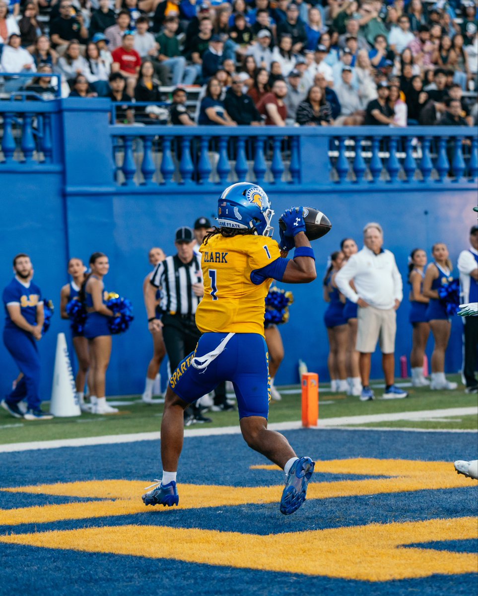 SanJoseStateFB's tweet photo. We in the end zone with it!!

#ThisIsSparta | #AllSpartans https://t.co/phfpEnlU8S