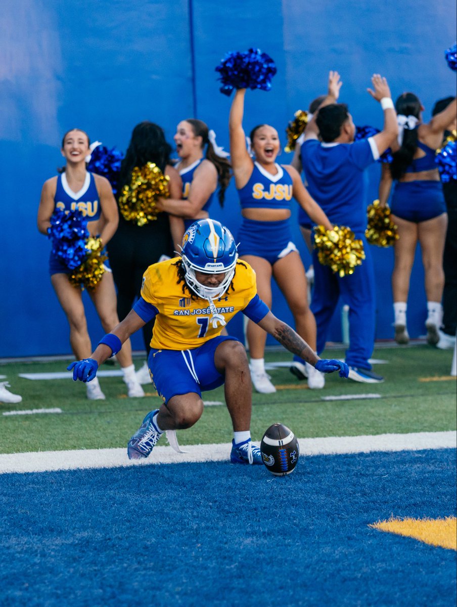 SanJoseStateFB's tweet photo. We in the end zone with it!!

#ThisIsSparta | #AllSpartans https://t.co/phfpEnlU8S
