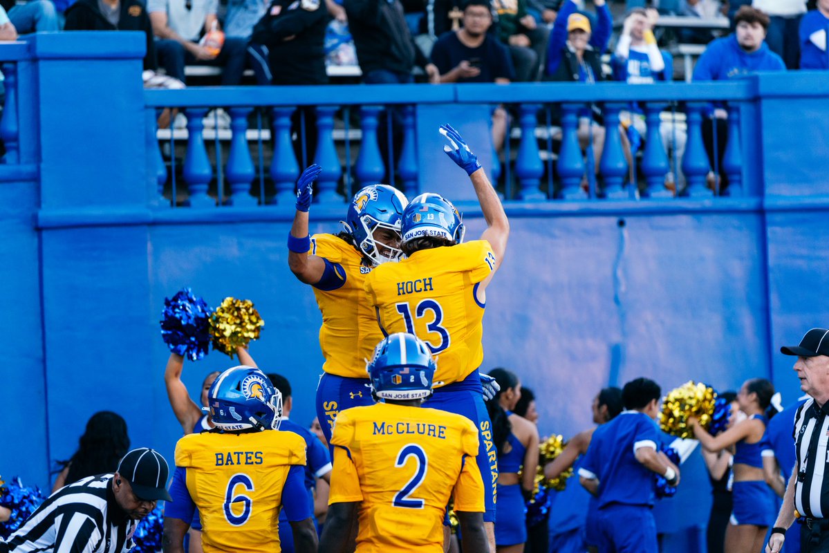 SanJoseStateFB's tweet photo. We in the end zone with it!!

#ThisIsSparta | #AllSpartans https://t.co/phfpEnlU8S