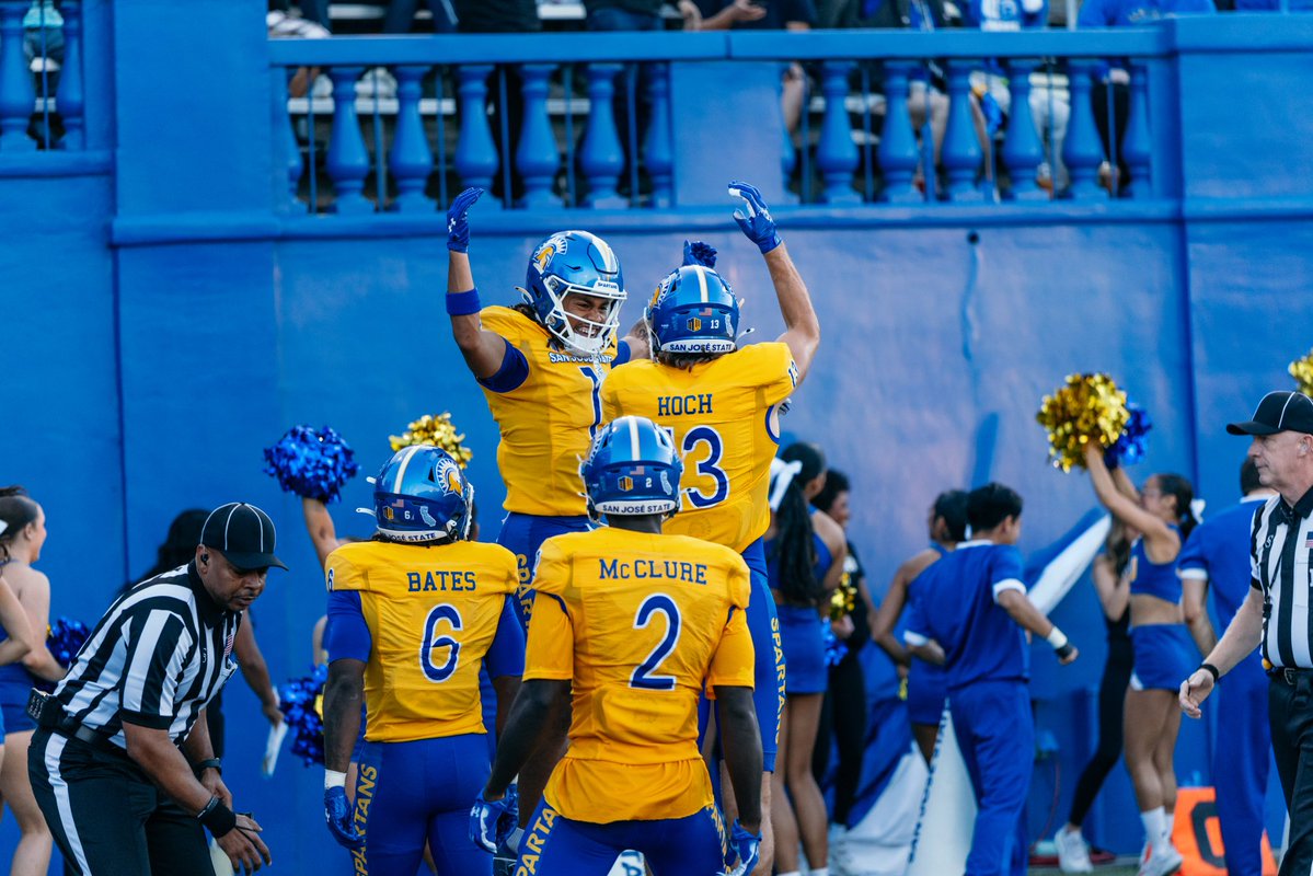 SanJoseStateFB's tweet photo. We in the end zone with it!!

#ThisIsSparta | #AllSpartans https://t.co/phfpEnlU8S