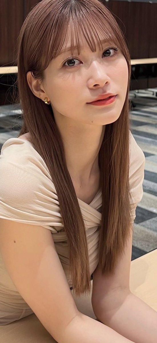 chuckvance489's tweet photo. 生見愛瑠ちゃんのこのウインクをした明るい表情、目尻のラインの引き方が抜け感あって真似したくなる……。 https://t.co/tTMAj9dISg