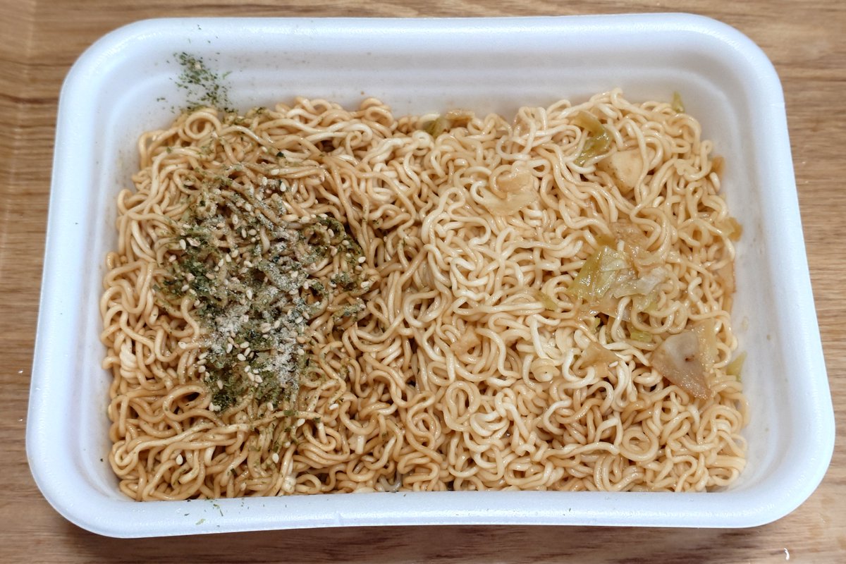 HeySeyGabriel's tweet photo. #ペヤング やきそば
HALF&amp;HALF
特製ソース　コンソメやきそば
超大盛 https://t.co/5kIp1GS95D