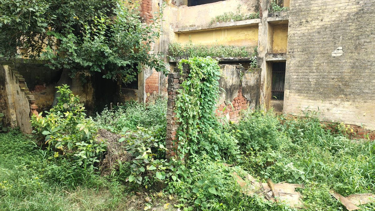 groundjunction's tweet photo. @DmHapur @CDO_HAPUR @UPGovt @ChiefSecyUP @BJP4UP @myogiadityanath @myogioffice @InfoDeptUP 
जनपद हापुड़ के गढ़मुक्तेश्वर तहसील मुख्यालय के आवास पूरी तरह जर्जर अवस्था मे है महोदय, जान जोखिम में है, आपसे अनुरोध है समय रहते जर्जर भब को गिराया जाए और नई तहसील आवास बने जनहित में https://t.co/7eFwGILAwG