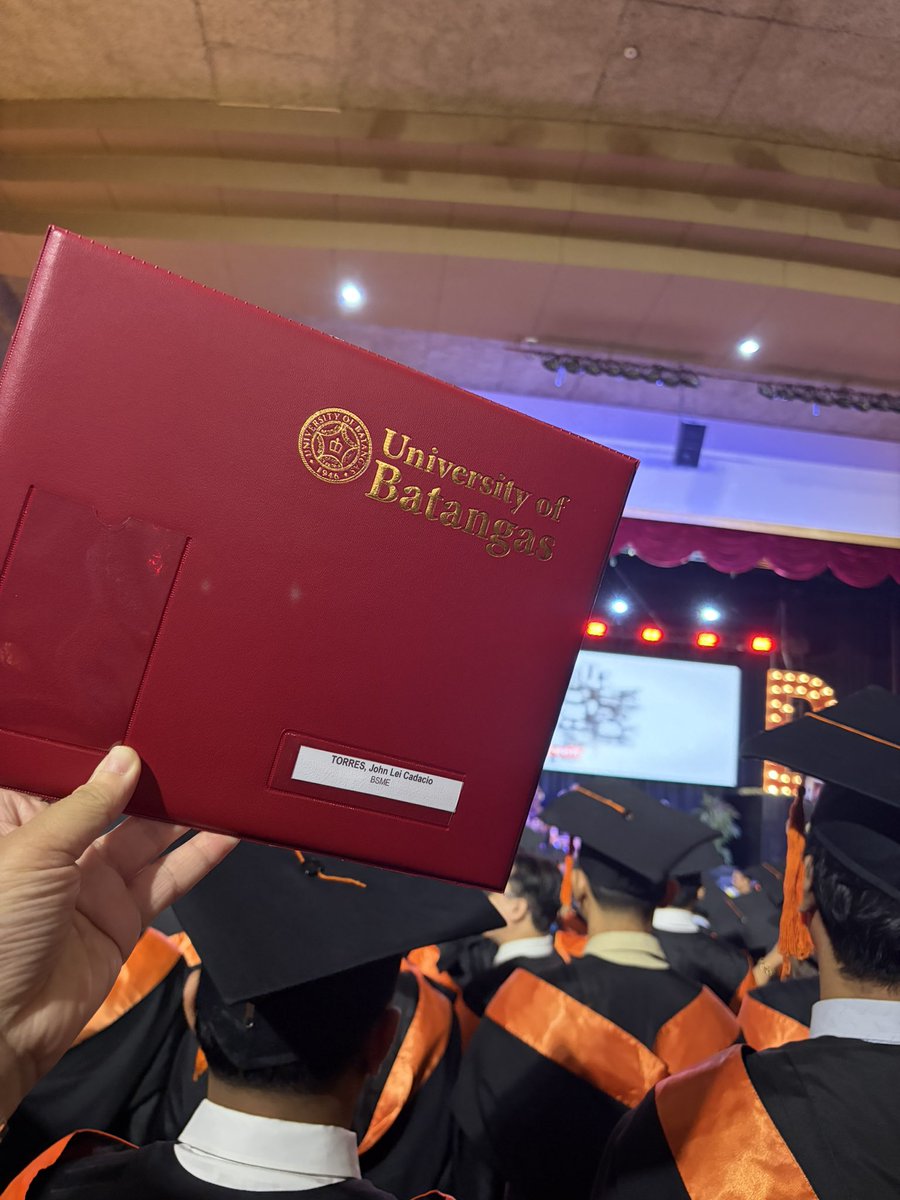 leitzuu's tweet photo. man i don't know what you've been through but it's all over. you did it. graduated, passed boards, and all the things you wanted to achieve. https://t.co/CwATzer3pY