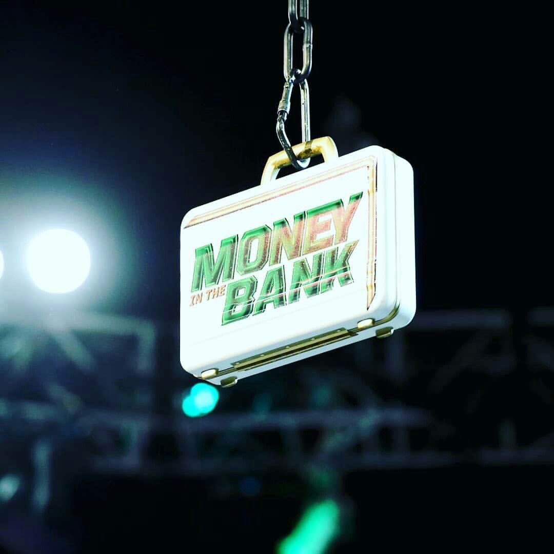 TwistedJohnX's tweet photo. SORRY ROXANNE THIS IS THE NEW AGENDA 😭😭 2x mitb winner #soon https://t.co/eeIF7FQkQ9