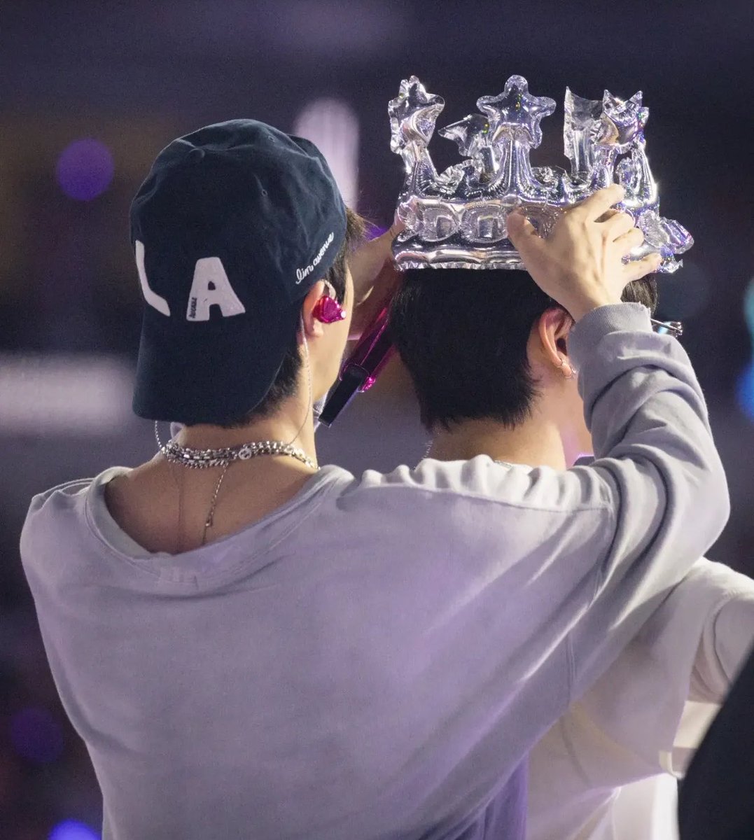 knjgIoss's tweet photo. yeah this moment meant something to jin fr https://t.co/XLGfdwQBdI