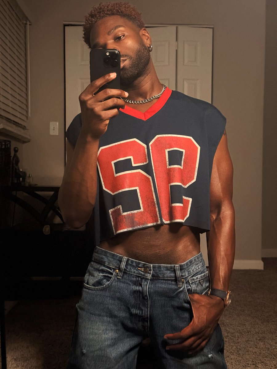 davenbrulee's tweet photo. Red haired Virgo ♍️ 

#blackmen #gay #muscle #outfit #skin #face #body #gaytwitter https://t.co/qPnTkUthiz