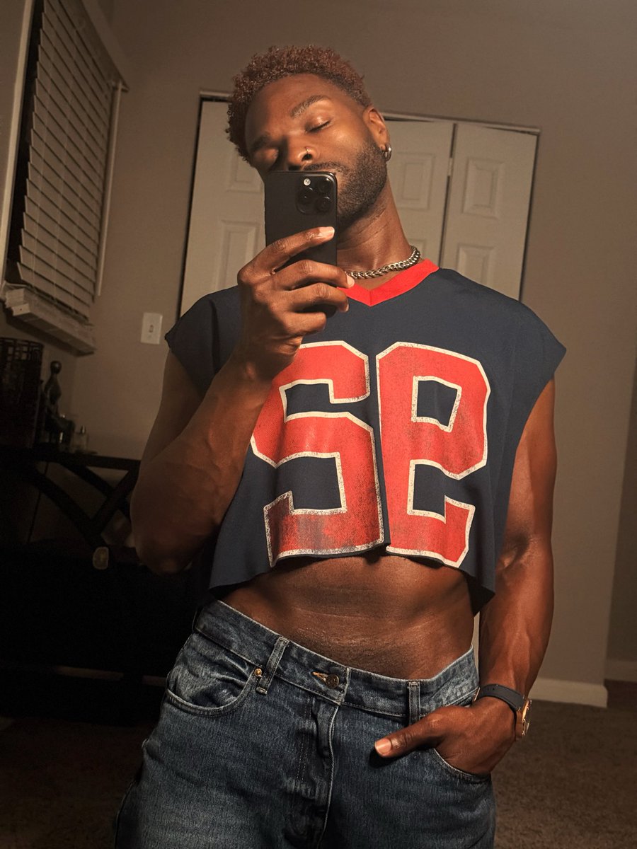 davenbrulee's tweet photo. Red haired Virgo ♍️ 

#blackmen #gay #muscle #outfit #skin #face #body #gaytwitter https://t.co/qPnTkUthiz