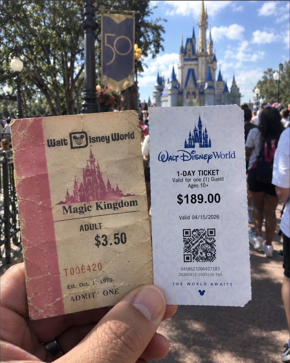 javioliveira's tweet photo. Esta es la diferencia de precio de una entrada a Disney World en 1971 a 2026. https://t.co/mRXVO19ZHx
