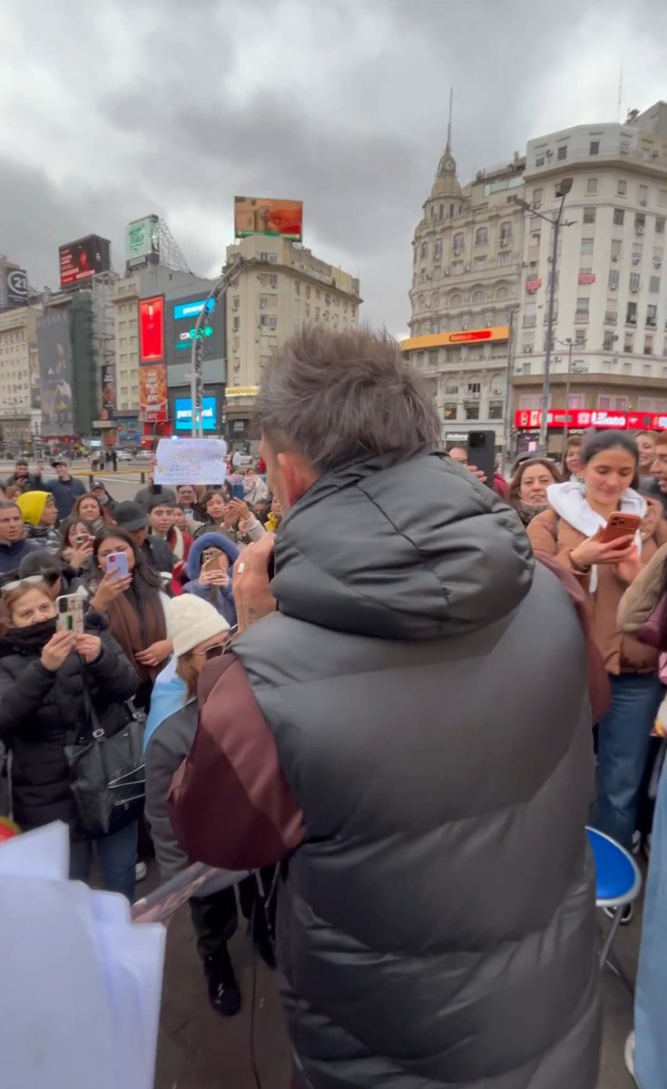 FerLady86's tweet photo. @GORDOQUILOMBERO La "juntada SOLANYISTA"
50 boludos y un par de violentos rasca ollas! 🤣🤣🤣🤣🤣🤣🤣🤣

YIPIO AL 9009
#GranHermano https://t.co/JAzfcFz0zr