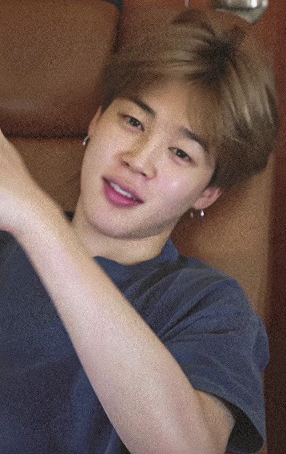 jmxxot7's tweet photo. The only difference between jimin and that fad is that only one of them is natural and popular 🤣🤣🤣 https://t.co/BgSPQhU3Uv