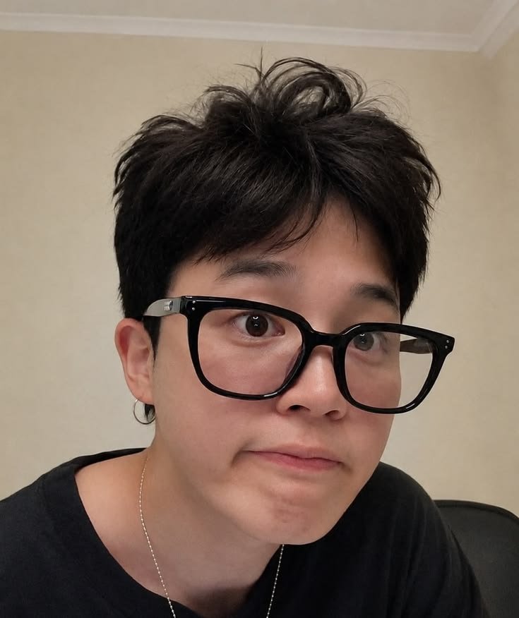 jmxxot7's tweet photo. The only difference between jimin and that fad is that only one of them is natural and popular 🤣🤣🤣 https://t.co/BgSPQhU3Uv