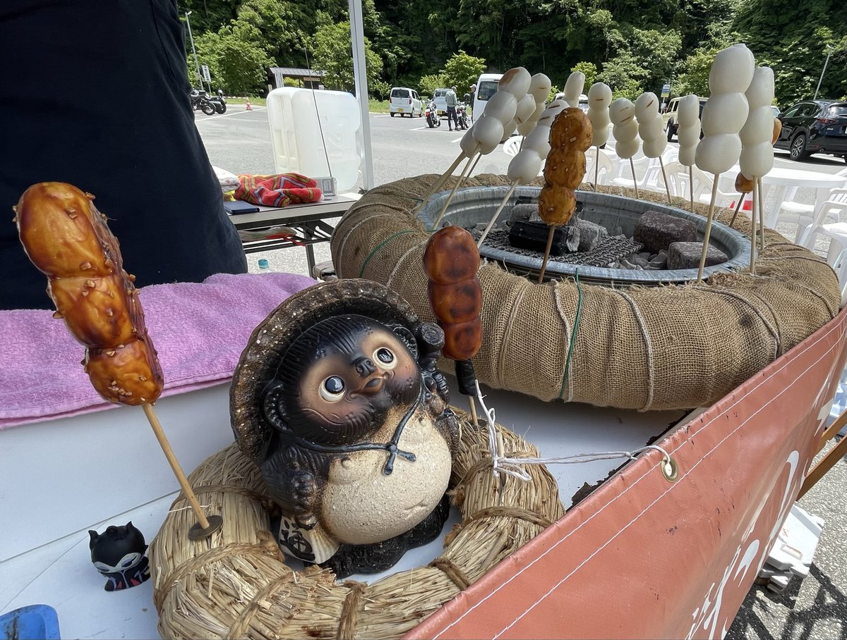 Kirakuboh's tweet photo. Part 96
Healing Time
癒しの時
Mantis in fishing net
Racoon dog Tanukichi traveling
Racoon dog stone from web
Racoon dog at Dumpling shop
網に篭った蟷螂
たぬ吉の旅 出会い
狸の石松 webより
団子屋の古信楽狸 https://t.co/8FpPWsu7Hi