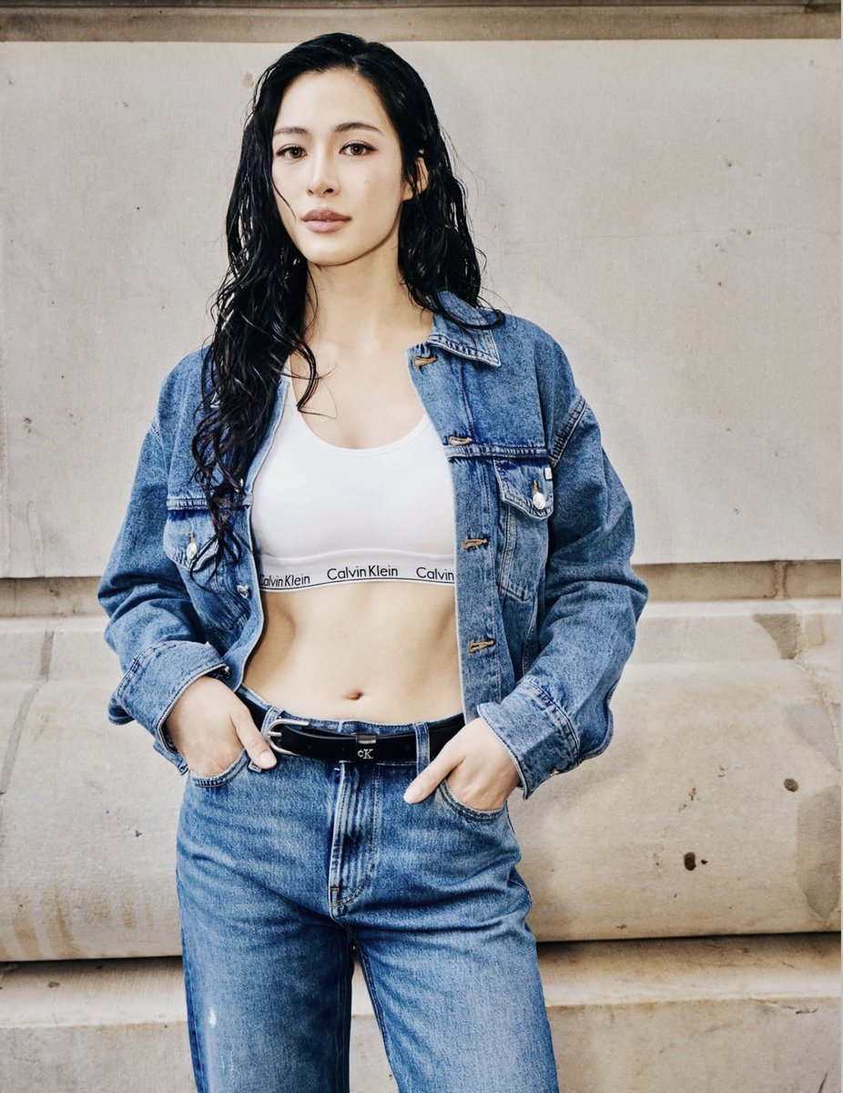 KMayaKwangbae's tweet photo. แลนดิ้งปุ๊บ ท่านลง รูปเลย 
so หล่อ so เท่ ตี๋CKดิวะ โคตรหล่อ!!!!! 

#LinglingkwongxCalvinklein #CalvinKleinSS27 #NYFW  
#LinglingKwong https://t.co/kIlkIGqE1o
