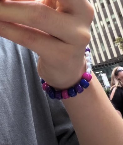 baramisswag's tweet photo. happy bisexual visibility month ninit! 🩷💜💙 https://t.co/e9TNTVIN6s