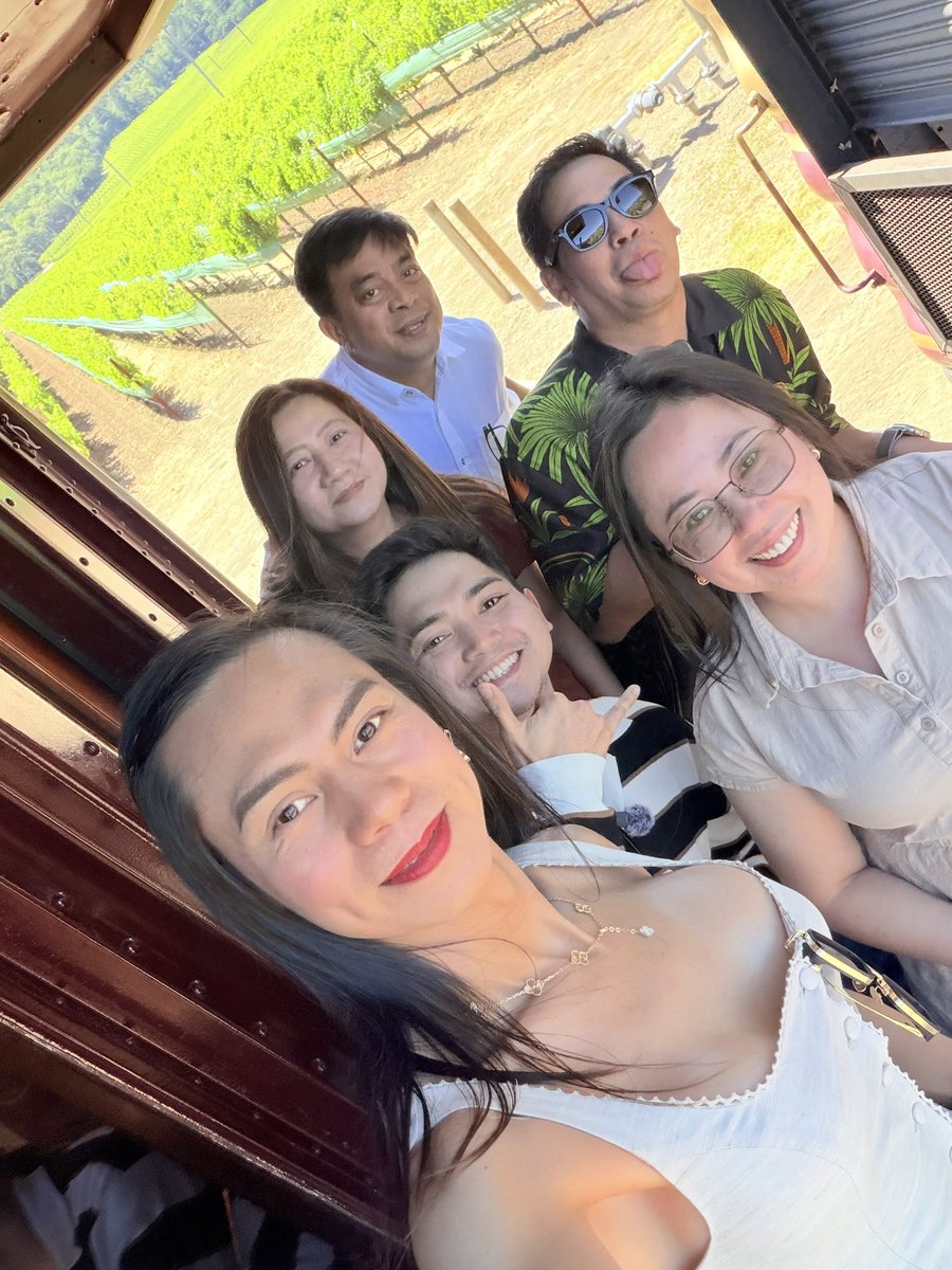 IdolBisda's tweet photo. Unforgettable moments in Napa Valley. 🍷🍇✨ Life is better when shared with amazing people. ❤️

#napavalley #friendsandwine #goodtimes #makingmemories #winecountry https://t.co/5O8FqVWYNQ